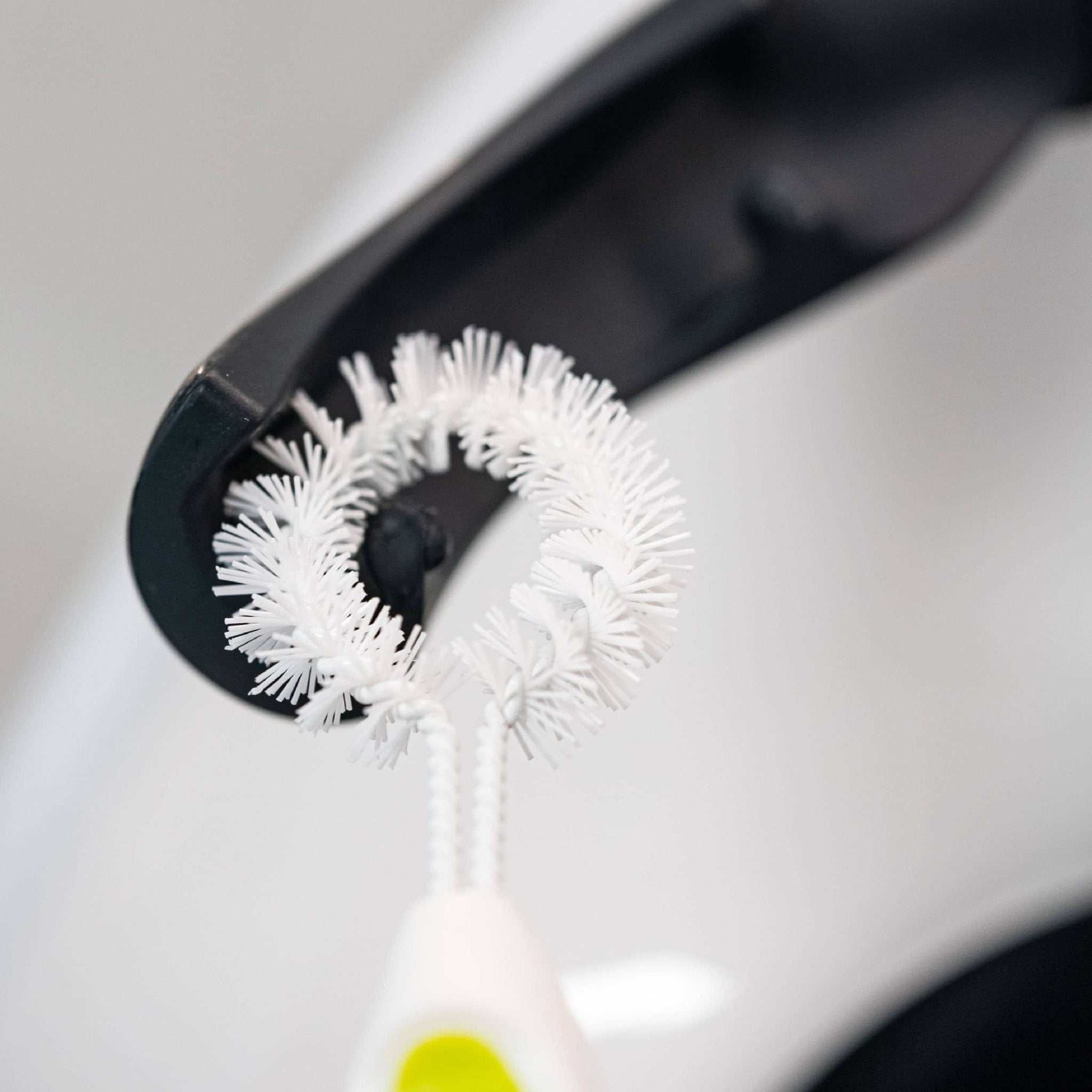 WunderBrush® Omega | Reinigungsbürste für Thermomix-Gehäuse