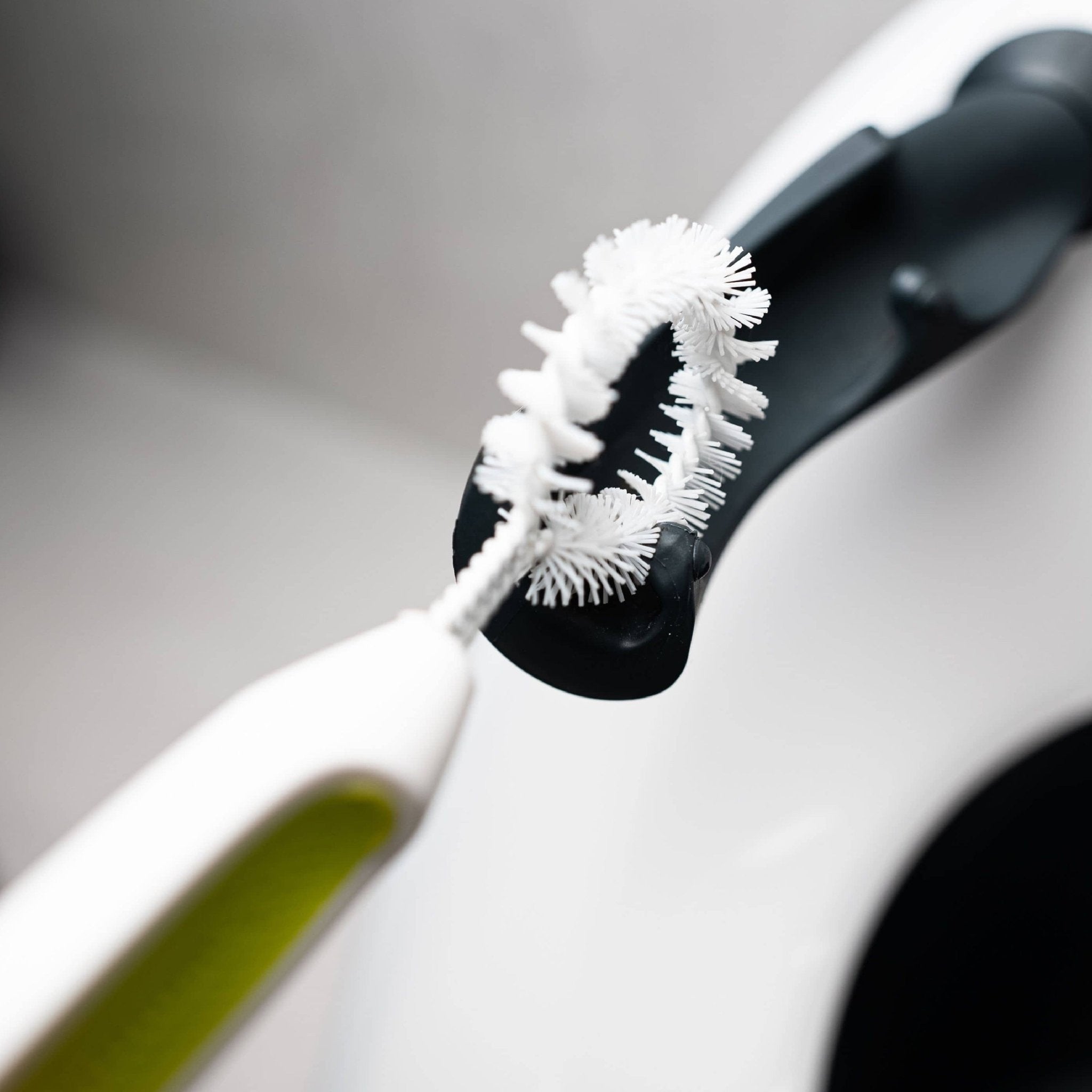 WunderBrush® Omega | Reinigungsbürste für Thermomix-Gehäuse